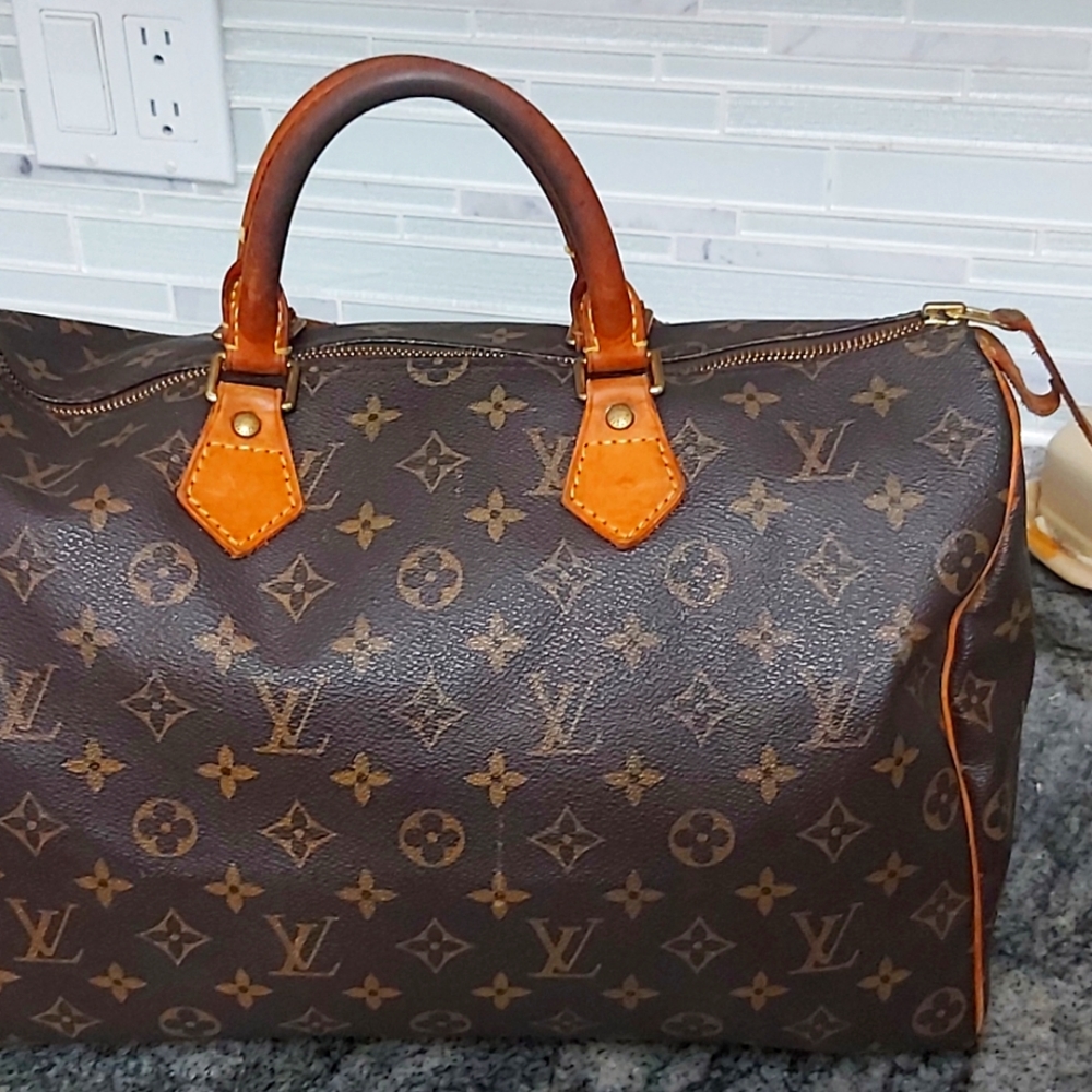 Louis Vuitton speedy 35 monogram AUTHENTIC,